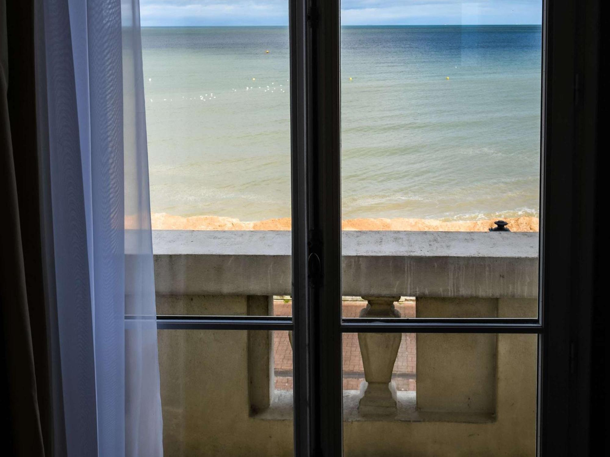 Le Grand Hotel De Cabourg - Mgallery Collection Екстериор снимка