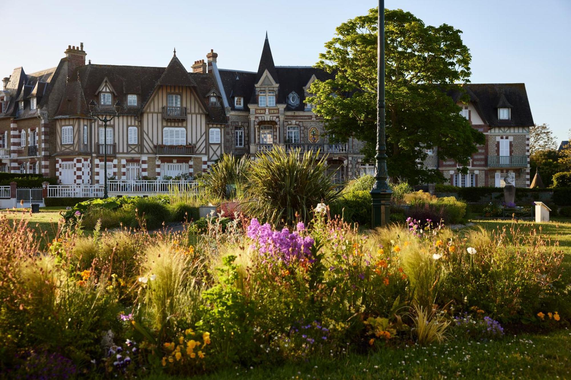 Le Grand Hotel De Cabourg - Mgallery Collection Екстериор снимка