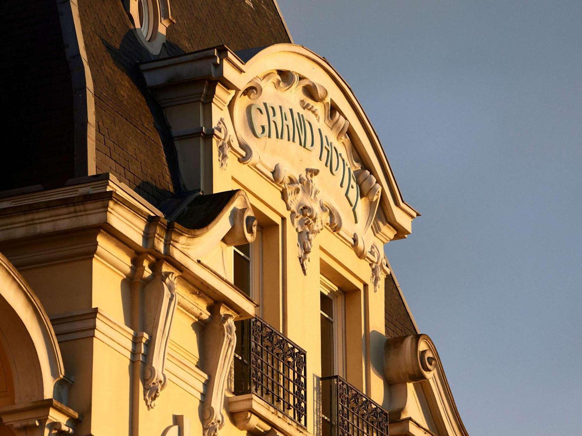 Le Grand Hotel De Cabourg - Mgallery Collection Екстериор снимка