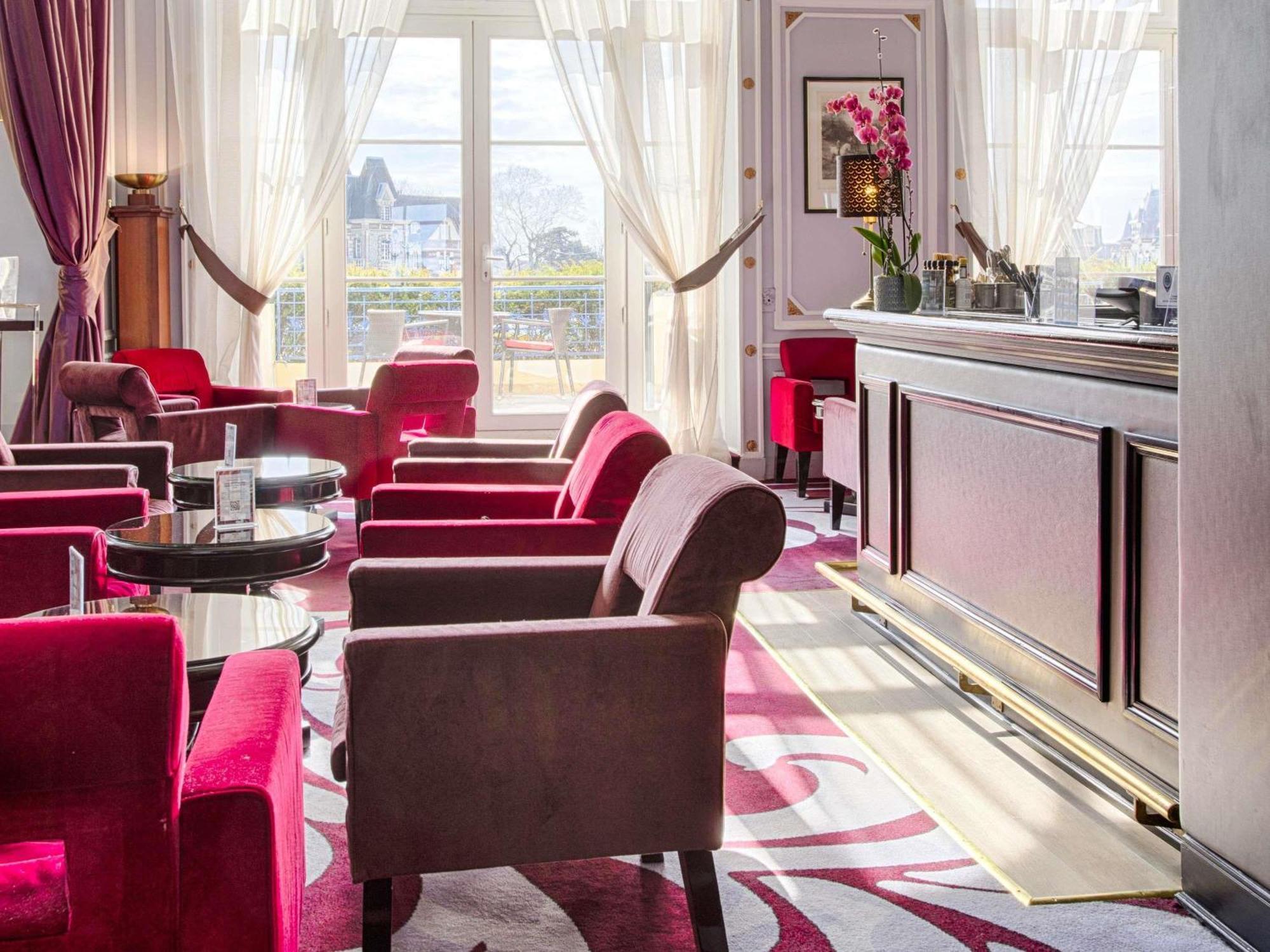 Le Grand Hotel De Cabourg - Mgallery Collection Екстериор снимка
